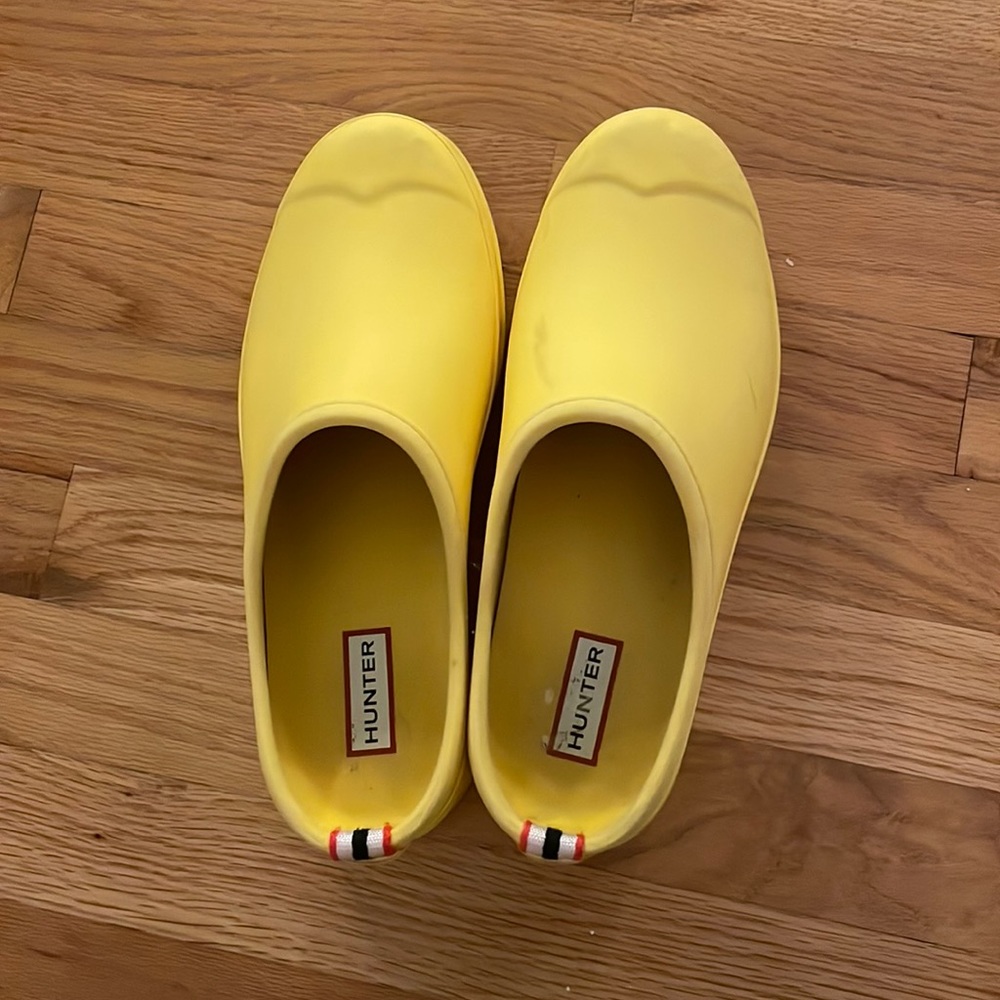 Hunter Yellow rain clogs